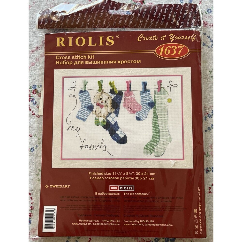 Riolis Cross Stitch Kit R1637 “My Family” Puppy Dog Stockings Clothes Line